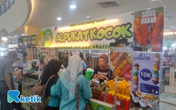 Thumbnail Berita - Capek Belanja di ITC Surabaya? Rasakan Segarnya Alpukat Kocok di Festival STECU