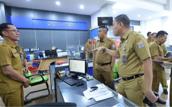 Thumbnail Berita - Sidak MPP Jakabaring, Sekda Palembang Temukan 6 ASN Bolos Usai Libur Iduladha