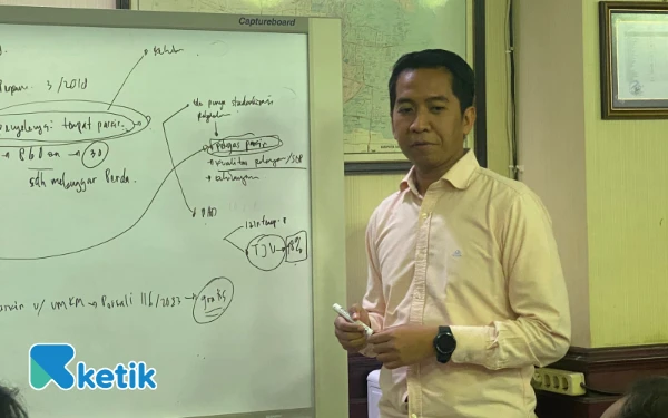 Thumbnail Eri Irawan Beberkan Alasan Keamanan Mengenai Penertiban Jukir Liar di Toko Modern Surabaya