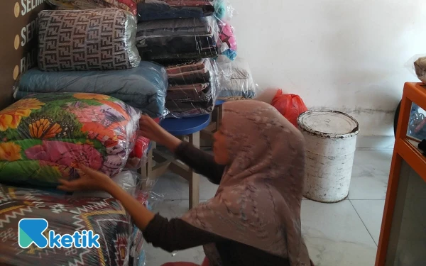 Thumbnail Berita - Kisah Ketekunan Musipah Menjalani Usaha Sederhana Laundryku di Pedesaan Sampang