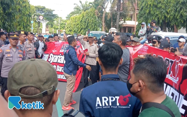 Thumbnail Berita - Ratusan Anggota Koperasi di Trenggalek Wadul Dewan, Ini Penyebabnya