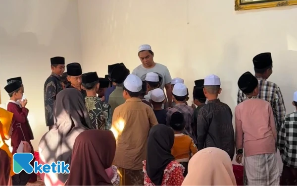 Thumbnail Berita - Kades Ketapang Daya Rutin Santuni Anak Yatim Setiap Jumat Legi