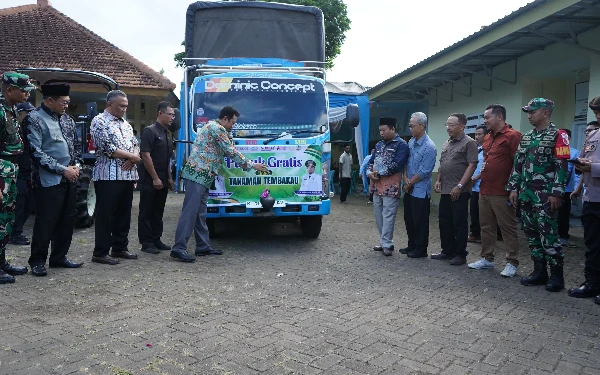 Thumbnail Berita - Pemkab Bondowoso Perkuat Pertanian Tembakau dengan Bantuan Pupuk Gratis 130 Ton