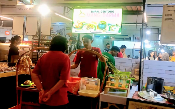 Thumbnail Berita - Legendaris Sejak 1947, Empal Gentong Mang Darma Bawa Kelezatan Cirebon ke Festival Pasar Guyub Surabaya