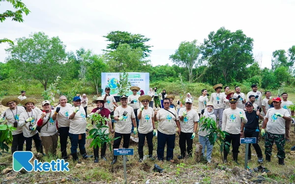 Thumbnail Berita - Dukung Kelestarian, SKK Migas-Medco Energi Tanam Ratusan Pohon Produktif dan Estetika di Sampang