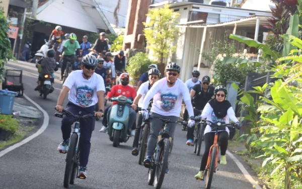 Thumbnail Berita - Ratusan Peserta Gowes HUT Bhayangkara Keliling Desa Wisata Kota Batu