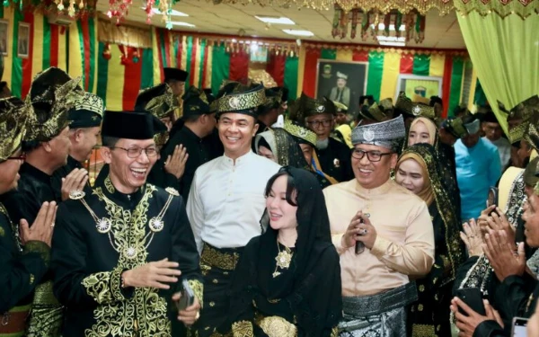 Thumbnail Berita - Pimpinan DPRD Kota Batam Hadiri Penabalan Wali Kota dan Wakil Wali Kota sebagai Datuk