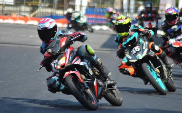 Thumbnail Berita - Ukir Prestasi, 2 Pembalap Road Race Kota Batu Raih Medali Pertama di Porprov IX Jatim 2025