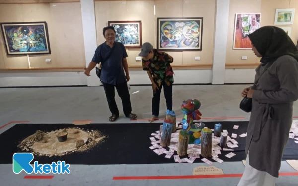 Thumbnail Maneges, Ajang Perupa Luapkan Ekspresi dalam Karya Lukis dan Instalasi