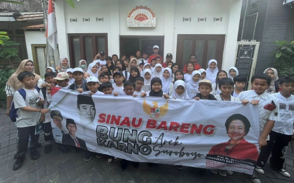 Komunitas Sinau Bareng Kebangsaan Ajak Puluhan Pelajar Pahami Surabaya sebagai Kota Kelahiran Bung Karno