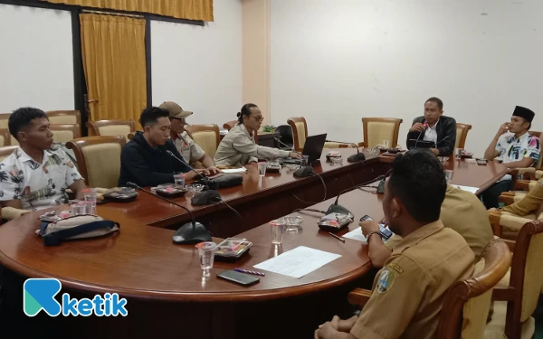 Thumbnail Berita - FPTI Sampang Audiensi ke DPRD, Perjuangkan Anggaran Perawatan Wall Climbing yang Memprihatinkan