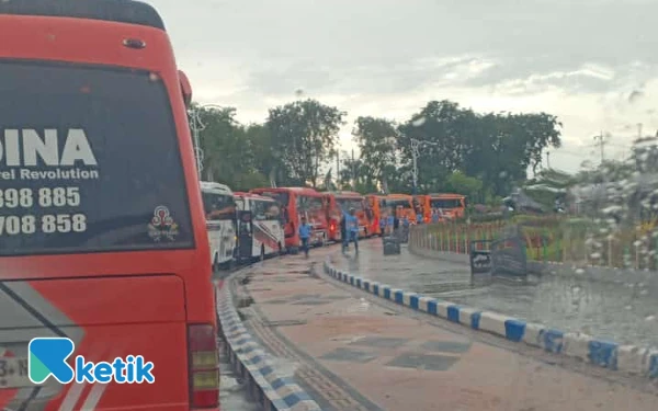 Thumbnail Berita - Ingin Liburan Nyaman dan Hemat? Sewa Armada Wisata di Meydina Sampang Jadi Pilihan Tepat