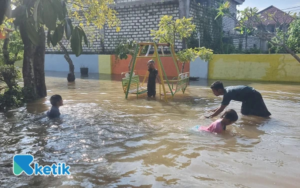 Thumbnail Berita - Banjir Rendam Desa Dharma Camplong, Fasilitas Umum Rusak dan Tembakau Terancam Gagal Panen