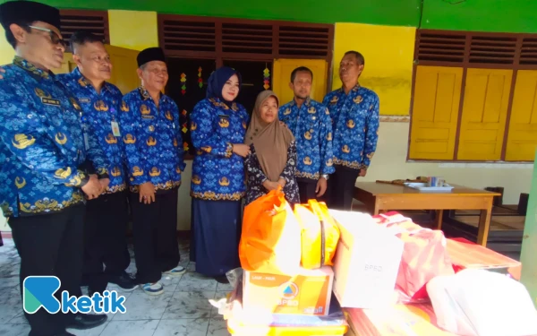 Thumbnail Berita - Kebakaran di Situbondo, Wabup Ulfiyah Gercep Ulurkan Bantuan