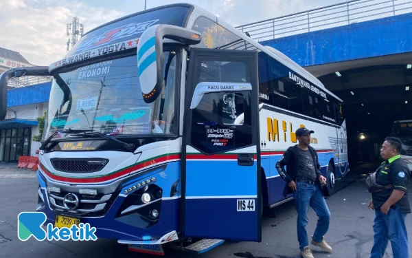 Thumbnail Berita - Dari Kayu ke Digital: Evolusi Bisnis Perusahaan Bus Keluarga