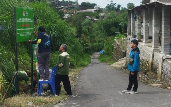 Aktivitas Pendakian Ilegal di Puncak Gunung Merapi Viral