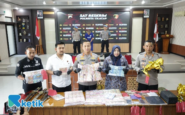 Thumbnail Berita - Miliaran Uang Palsu Beredar di Cilacap, Pelaku Mengaku Bisa Menggandakan Uang