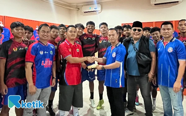 Thumbnail Pengusaha Sawit Beri Bonus Rp50 Juta ke Atlet Porprov Sepak Bola Kota Malang, Ini Sosoknya