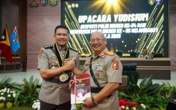 Thumbnail Berita - Kombes Pol Budi Hermanto Raih 2 Penghargaan dalam Yudisium Sespimti Dikreg ke-34