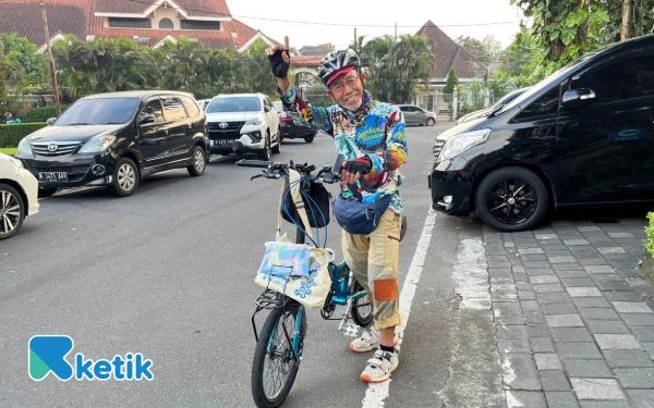 Di Usia 77 Tahun, Eyang Mujiono Gowes Ratusan Kilometer Jelajahi Nusantara