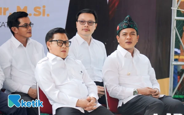 Thumbnail Berita - Lawan Bank Emok, Menko PM Gus Muhaimin Puji Program Pinjaman Modal Tanpa Agunan Tanpa Bunga Bupati Bandung
