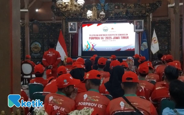 Thumbnail Berita - Suasana Haru Iringi Pemberangkatan Kontingen Bangkalan Ke Porprov IX Jatim 2025