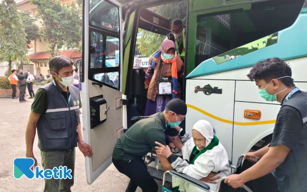 Sempat Dapat Teror Bom, Kloter 33 Tiba di Debarkasi Surabaya dalam Kondisi Sehat