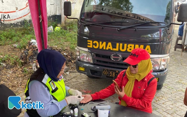 Thumbnail Berita - Masyarakat Antusias Ikuti Cek Kesehatan Gratis Polres Batu di CFD Jalan Sultan Agung