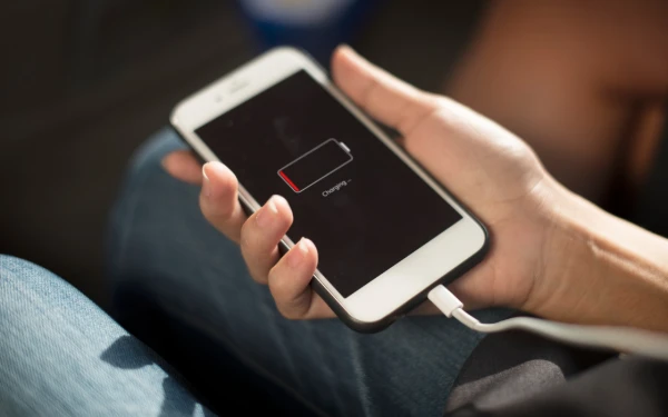 Thumbnail Berita - HP Mati saat Charger Dicabut? Ini Penyebab dan Solusinya