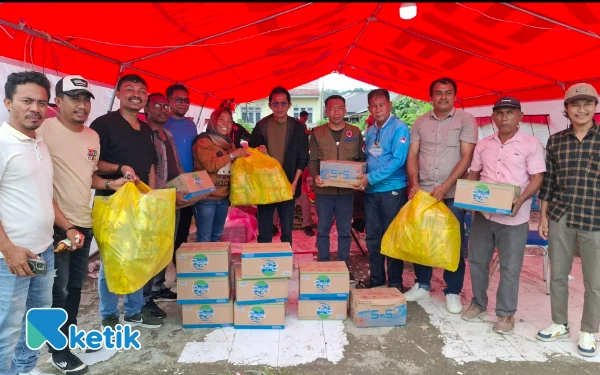 Thumbnail Berita - Wartawan Halsel Bantu Korban Banjir Pulau Bacan