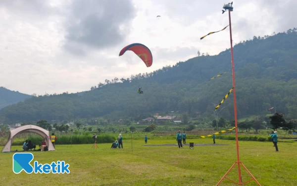Thumbnail Berita - Atlet Paralayang Porprov IX Jatim Latihan Bersama Jelang Pertandingan
