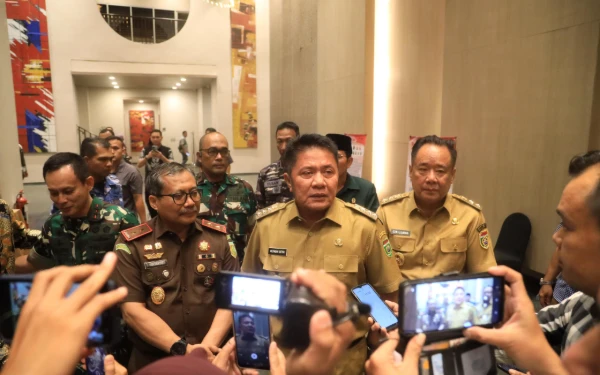 Thumbnail Berita - Gubernur Herman Deru Tegaskan Kesetaraan, Tenaga Non-ASN Bisa Kenakan Seragam Kuning Khaki