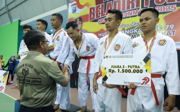 Thumbnail Berita - Dua Atlet Bela Diri Polres Batu Raih Perunggu dalam Kapolda Jatim Cup 2025  ‎