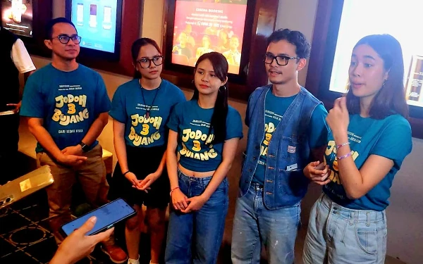 Thumbnail Berita - Hari Pertama Tayang, Film Jodoh 3 Bujang Raih 55.035 Penonton