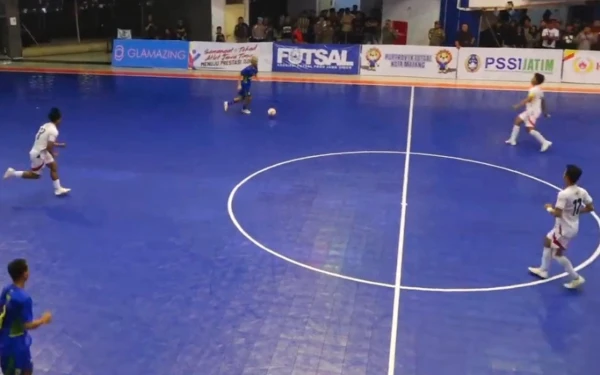 Thumbnail Buntut Kericuhan, Duel Kota Malang vs Surabaya di Final Futsal Porprov Jatim IX Ditunda