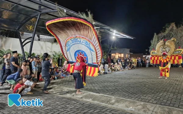 Thumbnail Berita - Tampilkan Reog Ponorogo untuk Hibur Warga di Jember, Cara Anggota DPRD Jatim Akhiri Bulan Bung Karno