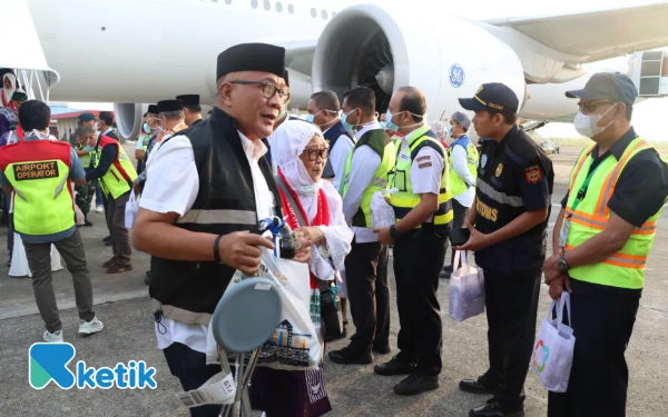 Thumbnail Berita - Kakanwil Ditjen Imigrasi Aceh Sambut 392 Jemaah Haji Kloter Pertama