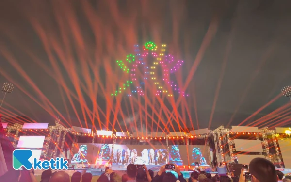 Thumbnail Langit Kota Malang Gemerlap! Ribuan Penonton Terpukau Atraksi Drone Porprov Jatim 2025