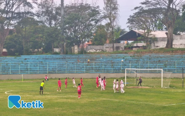 Thumbnail Berita - Dramatis! Kota Batu Kalahkan Kota Malang 2-1 di Final Sepak Bola Putri Porprov Jatim 2025