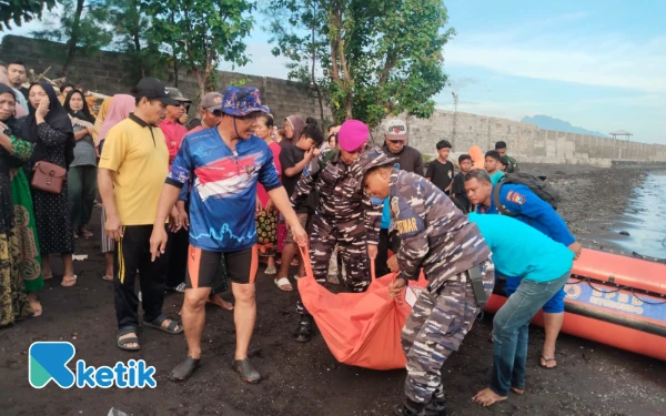 Thumbnail Berita - Satpolairud Polres Situbondo Evakuasi Jenazah Pemancing