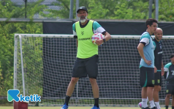 Thumbnail Berita - Skuad Persebaya Komplet, Eduardo Geber Latihan Taktik dan Fisik