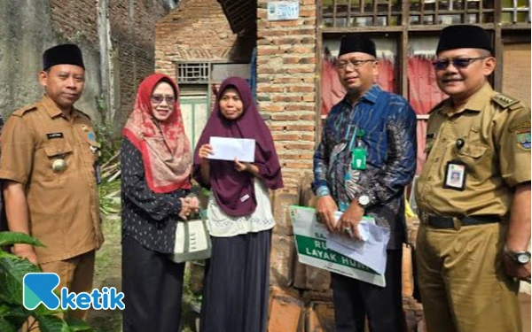 Baznas dan Anggota DPRD Kota Cilegon Bantu Warga Cibeber yang Rumahnya Ambruk