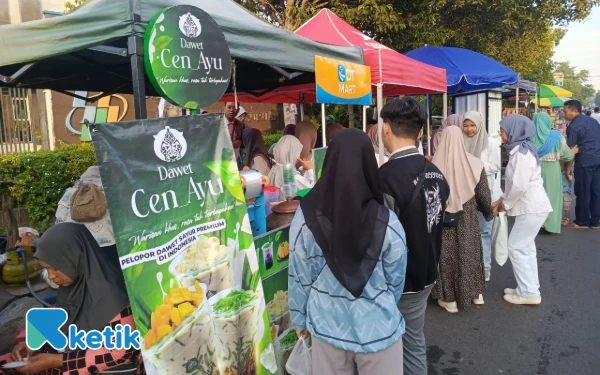 Perluas Promosi Produk, DT Pastry Bakery SMAN 1 Gondangwetan Gelar Bazar di GOR Pasuruan