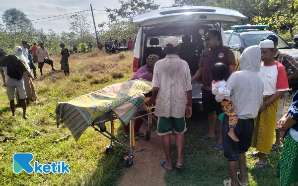 Thumbnail Berita - Mayat Laki-laki Ditemukan di Pinggir Jalan Rapa Daya Sampang, Polisi Ungkap Identitas Korban