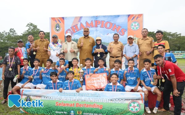 Thumbnail Berita - Tanah Masjid Amasing Kali Juarai Kompas Cup I U-16 Halsel 2025, Dipersembahkan Untuk Alman Arief