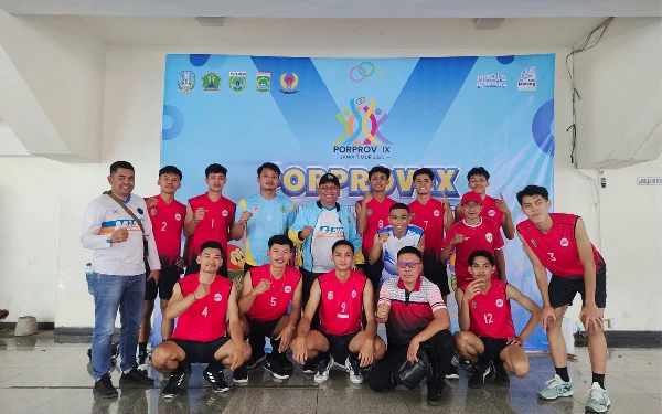 Thumbnail Berita - Porprov Jatim, Tim Bola Voli Putra Trenggalek Lolos 8 Besar Usai Gasak Banyuwangi 3-0