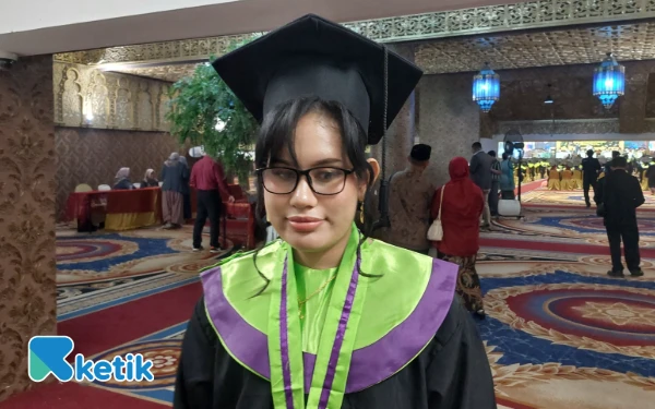 Thumbnail Berita - Debora Simanjuntak, Wisudawan Disabilitas yang Kenalkan AI Kepada Tunanetra