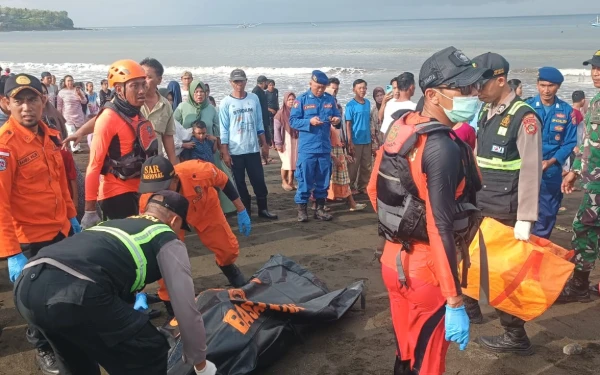 Thumbnail Berita - Polda Jatim Turunkan Pasukan Polair Cari 61 Penumpang KMP Tunu Pratama Jaya