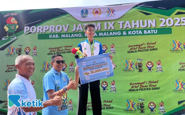 Thumbnail Debut Gemilang Fariq Radfan di Porprov Jatim IX, Sumbang Emas Cabor Atletik untuk Kota Malang