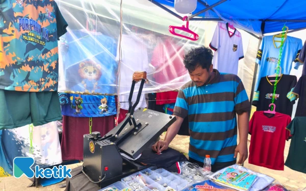 Thumbnail Berita - ‎Penjualan Merchandise Porprov IX Jatim 2025 di Kota Batu Lesu